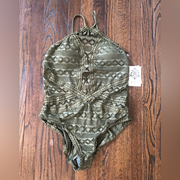 BECCA Women’s XL Olive Green Crochet Halter One-Piece Open-Stitch Swimsuit - NWT - Picture 5 of 15